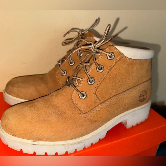Woman’s Timberlands - Picture 9 of 13